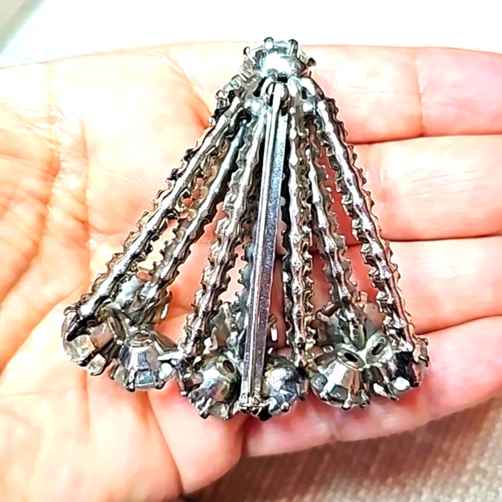 Family Estate Rhinestone Brooch - Picture 4 of 5